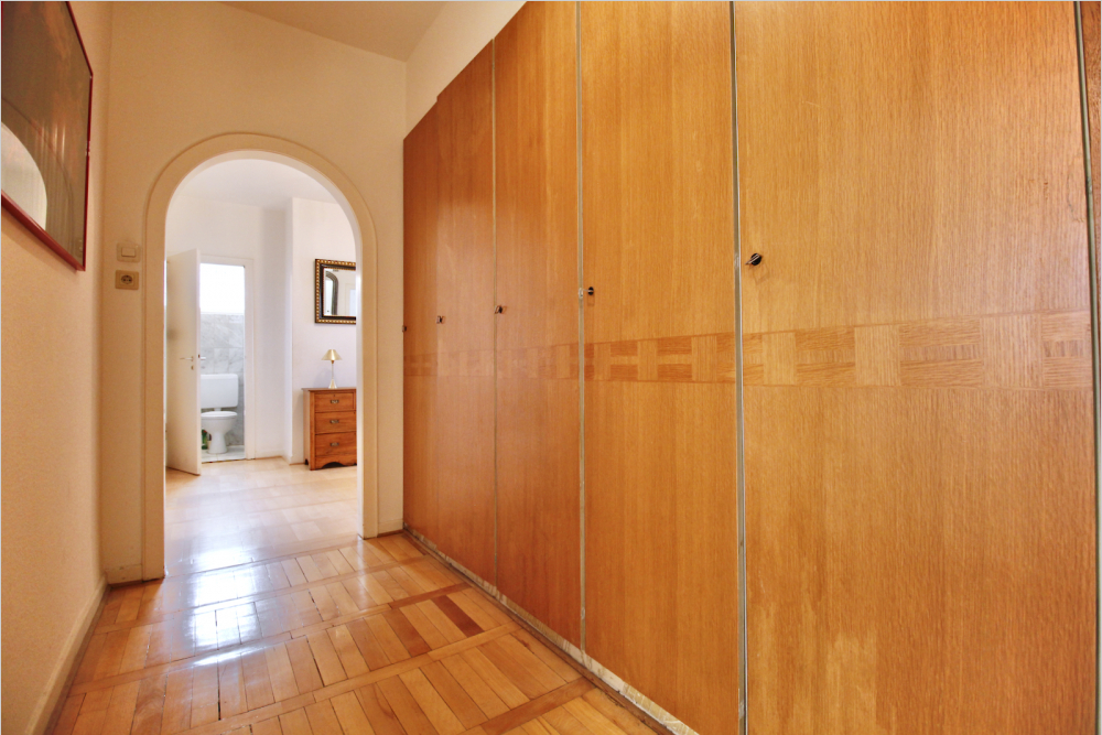 Kleiderschrank